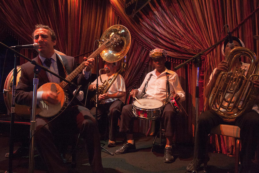 Seva Venet on banjo