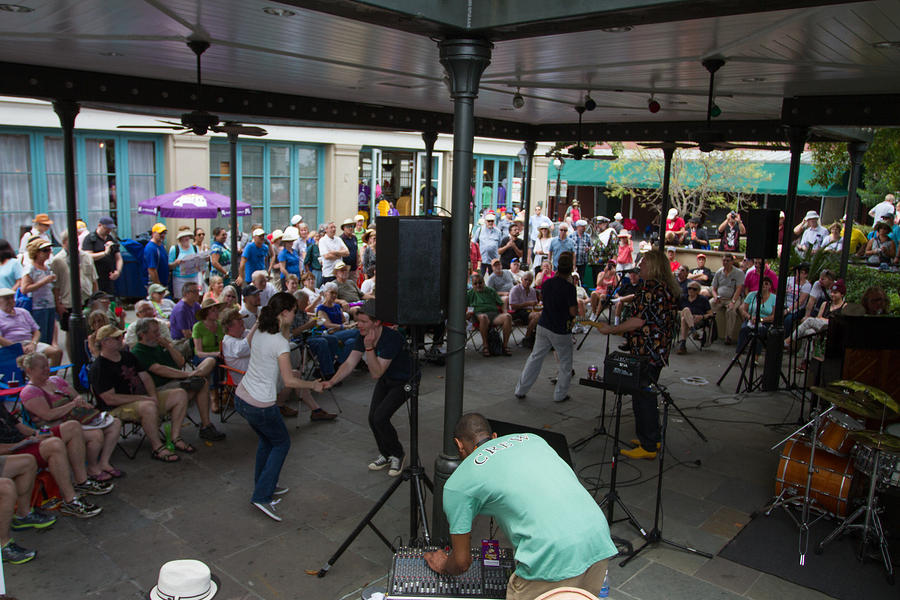 Dutch Alley International Stage