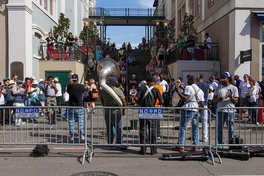 Band plays in front of Jaz Brewery