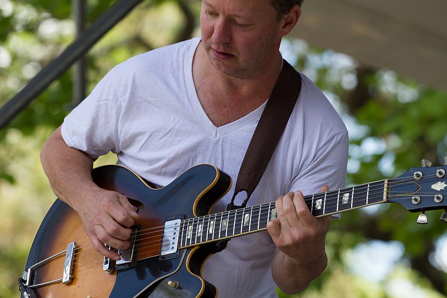 Alex McMurray on guitar