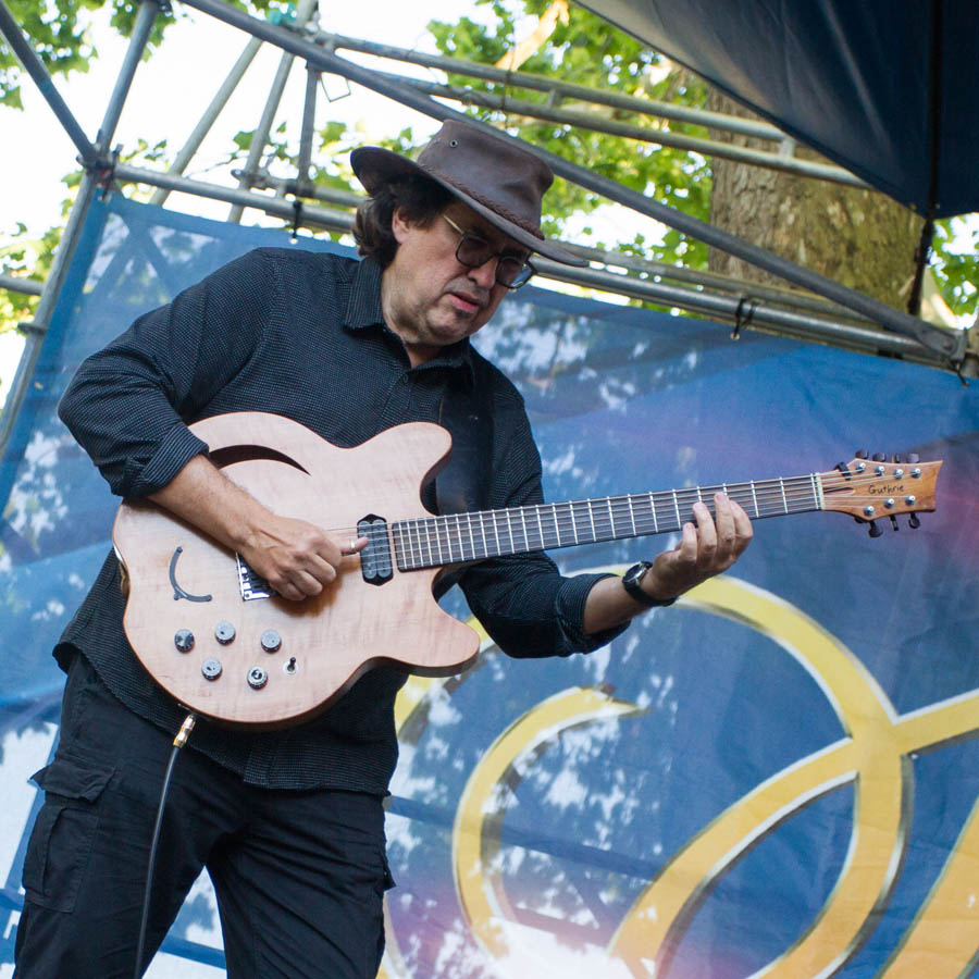 Steve Masakowski on guitar