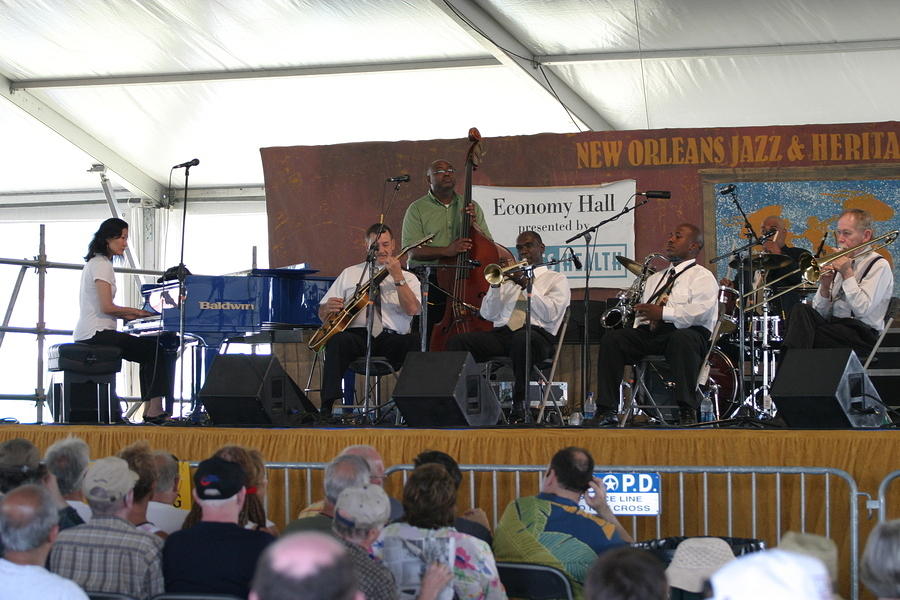 Heritage Hall Band feat. Jewel Brown