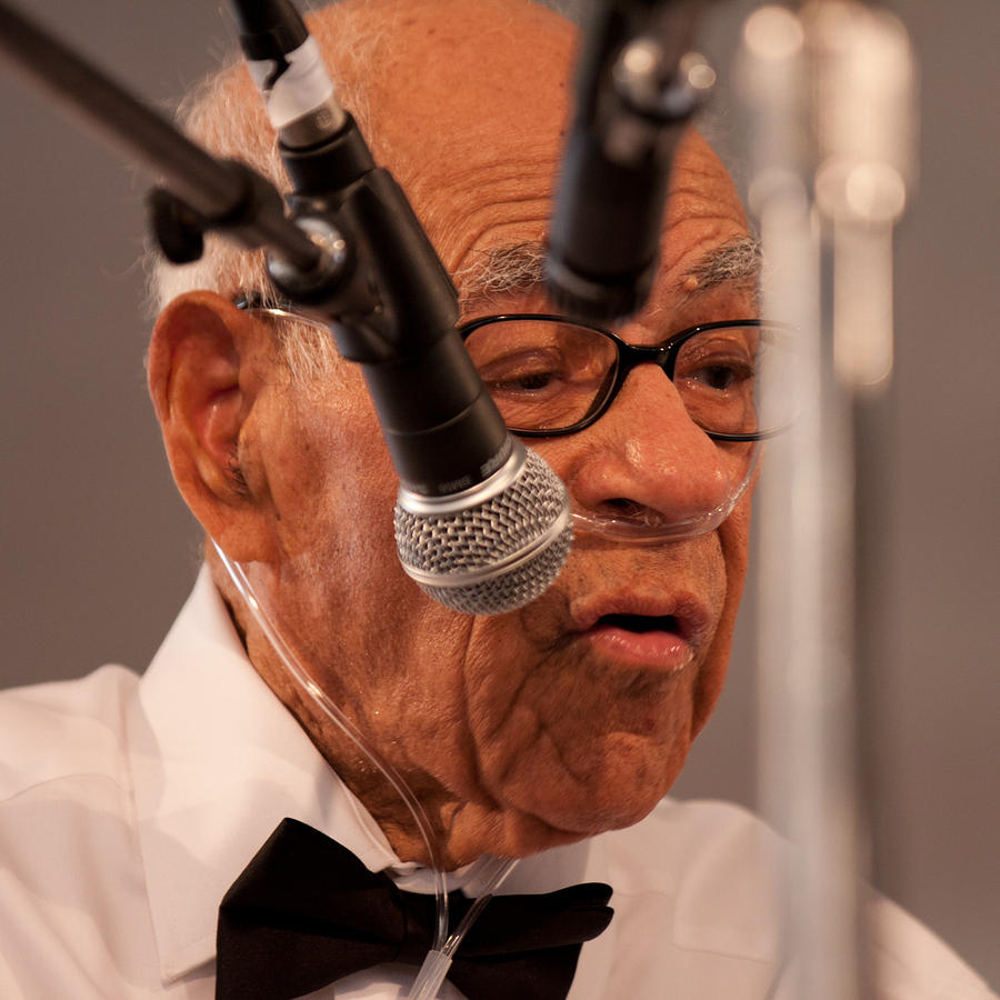 Lionel Ferbos sings