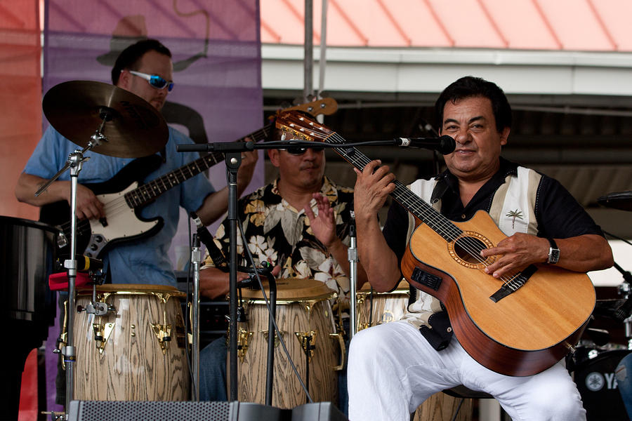 Julio Herrera on guitar