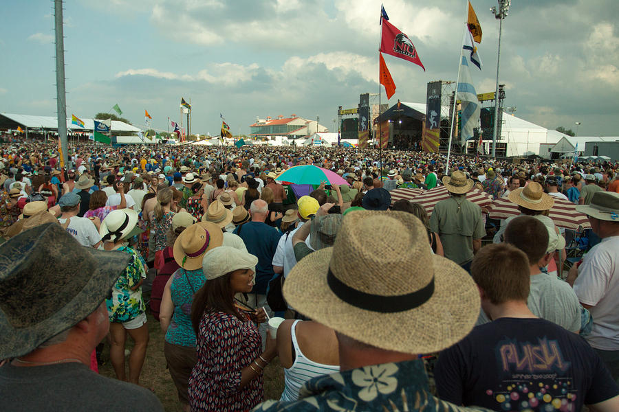 Acura crowd for Santana