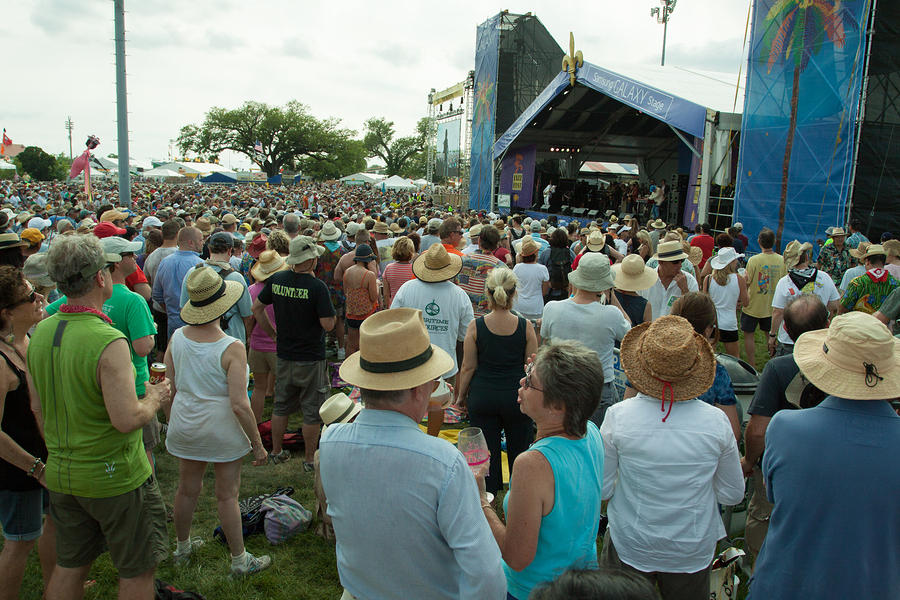 Gentilly/Samsung Galaxy Stage crowd for The Mavericks