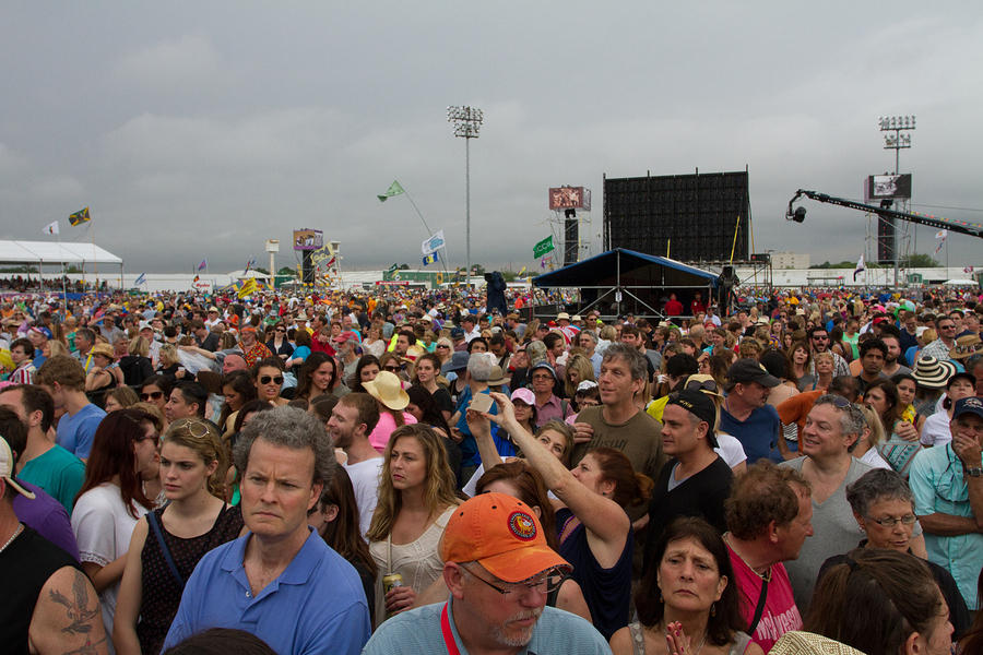 Acura Stage crowd waits for Keith Urban
