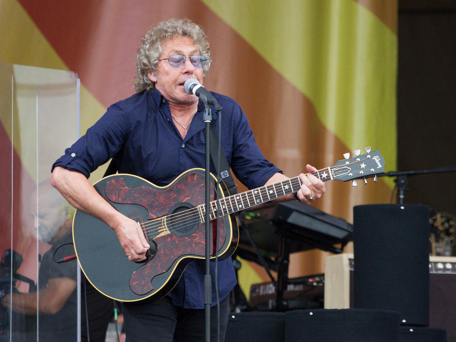 Roger Daltrey on guitar