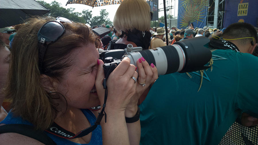 A lady tries my lens