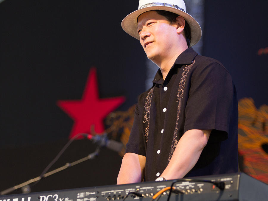 Peter Cho on keyboard