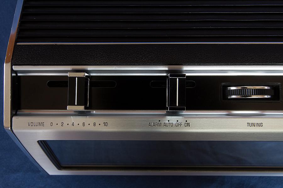 RC-7589 Volume, Alarm, Tuning Controls