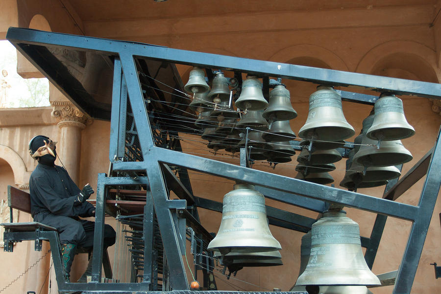 Frank DellaPenna plays Carillon