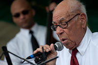 Lionel Ferbos sings