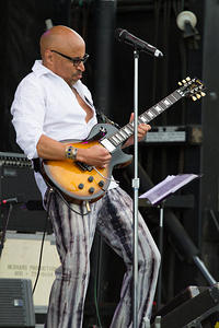Renard Poché on guitar