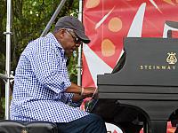 Arnett Hayes