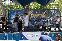 Fredy Omar con su Banda