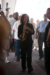 Kenny G makes an entrance