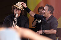 Bruce gives Jake the hat