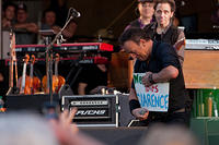 Bruce hugs a sign