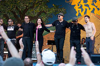 Rodrigo y Gabriela and C.U.B.A. take a bow