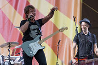 Keith Urban on guitar