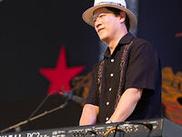 Peter Cho on keyboard