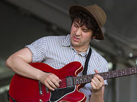 Philippe Billeaudeaux on bass