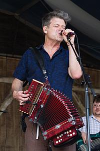 Steve Riley on vocal