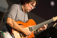 Steve Masakowski on guitar