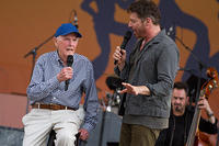 Harry Connick, Sr. joins son on stage