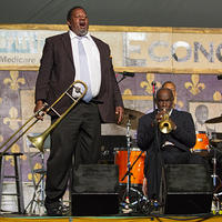 Robert Harris sings