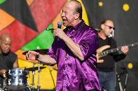 Emilio Castillo sings