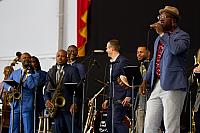 Brice sings